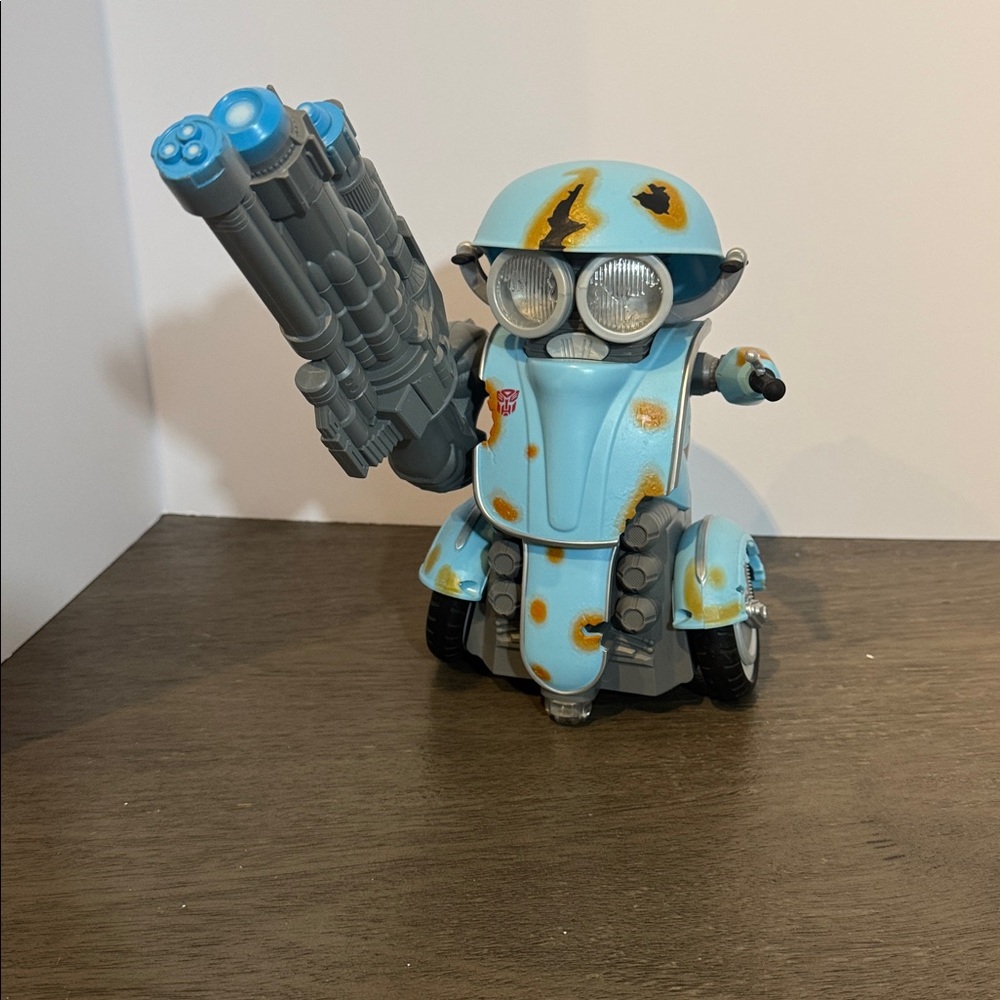Transformers The Last Knight Autobot Sqweeks Radio Control Toy with out remote